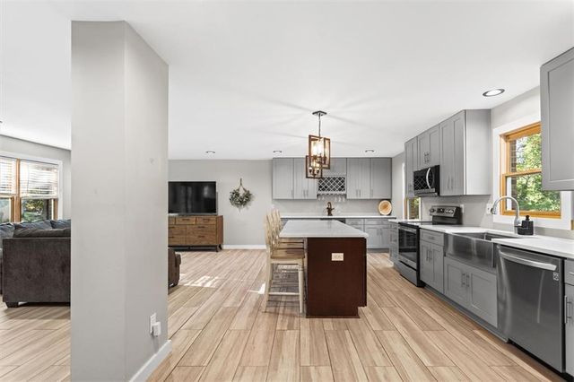 2731 Brackenwood Drive, Snellville, GA 30039