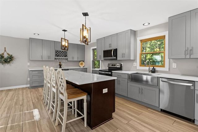 2731 Brackenwood Drive, Snellville, GA 30039