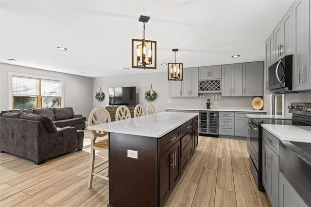 2731 Brackenwood Drive, Snellville, GA 30039