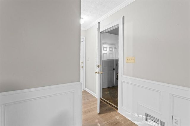 2731 Brackenwood Drive, Snellville, GA 30039