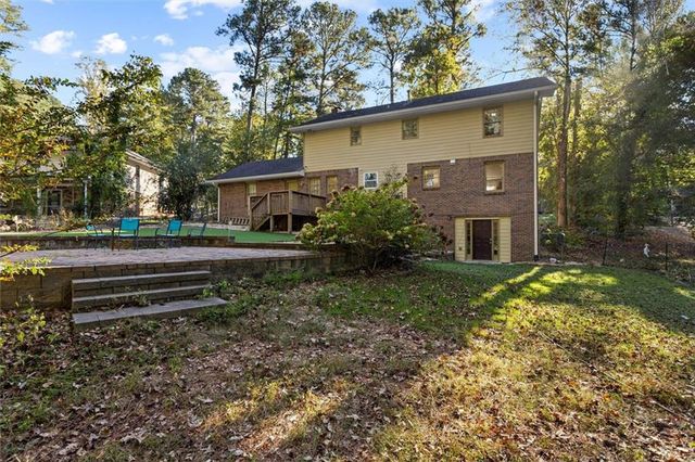 2731 Brackenwood Drive, Snellville, GA 30039