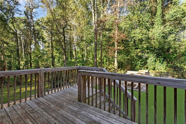 2731 Brackenwood Drive, Snellville, GA 30039