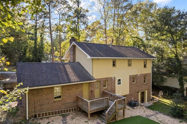 2731 Brackenwood Drive, Snellville, GA 30039