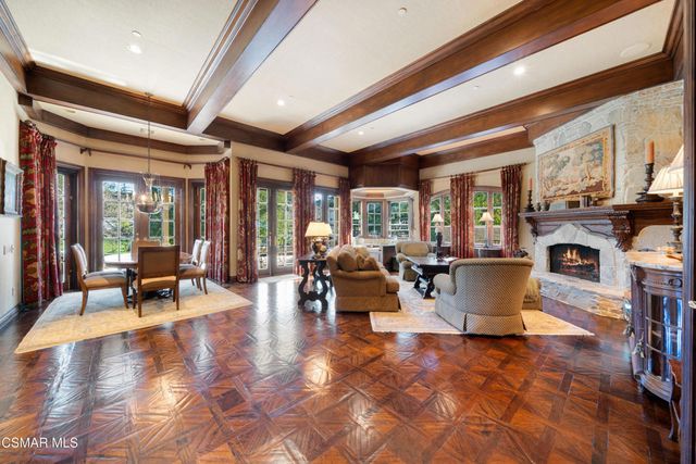 240 W Stafford Road, Thousand Oaks, CA 91361