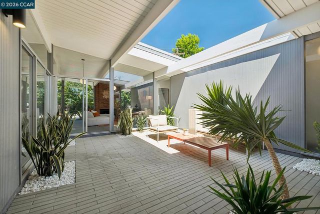1237 Lancashire Dr, Concord, CA 94518