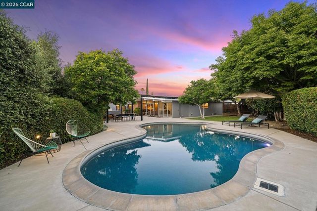 1237 Lancashire Dr, Concord, CA 94518