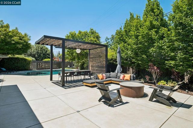 1237 Lancashire Dr, Concord, CA 94518