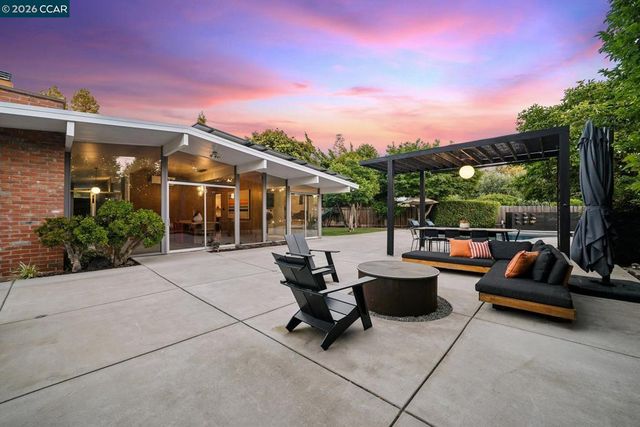 1237 Lancashire Dr, Concord, CA 94518
