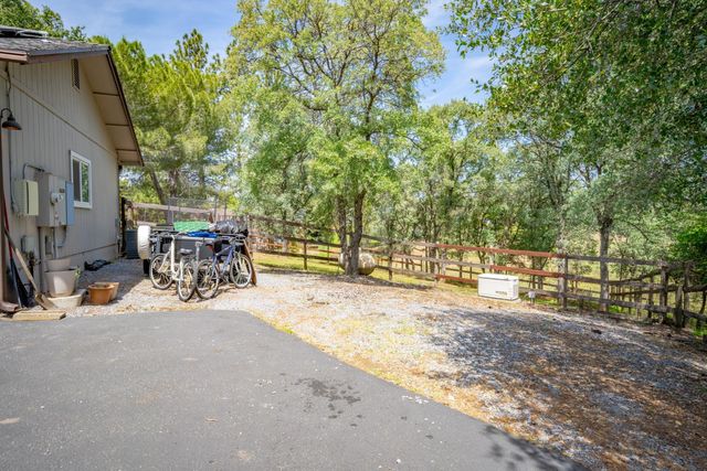 1511 Trading Post Ct, Cool, CA 95614