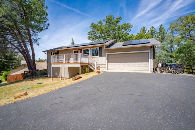 1511 Trading Post Ct, Cool, CA 95614
