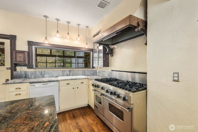 13130 SW 261st Place, Vashon, WA 98070