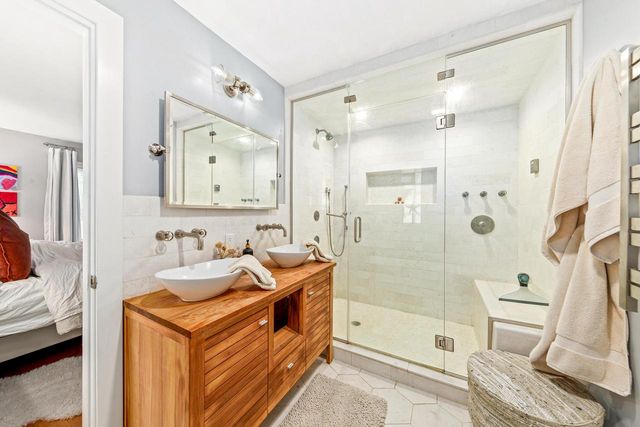2045 Hawthorne DRIVE, Elm Grove, WI 53122