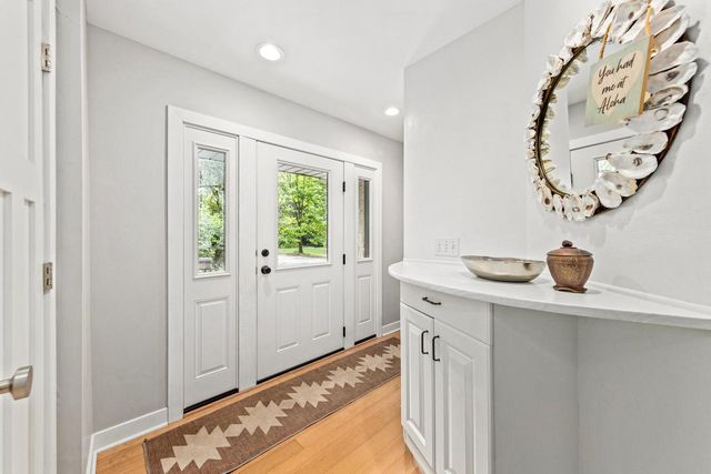 2045 Hawthorne DRIVE, Elm Grove, WI 53122