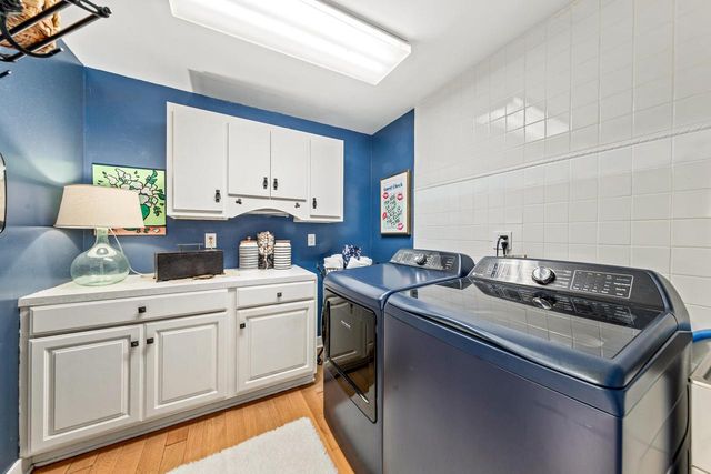 2045 Hawthorne DRIVE, Elm Grove, WI 53122