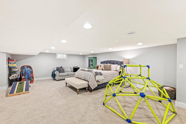 2045 Hawthorne DRIVE, Elm Grove, WI 53122