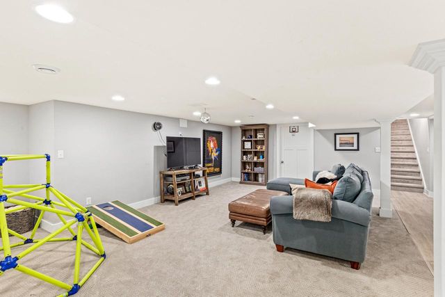 2045 Hawthorne DRIVE, Elm Grove, WI 53122