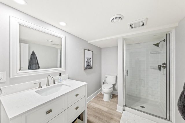 2045 Hawthorne DRIVE, Elm Grove, WI 53122