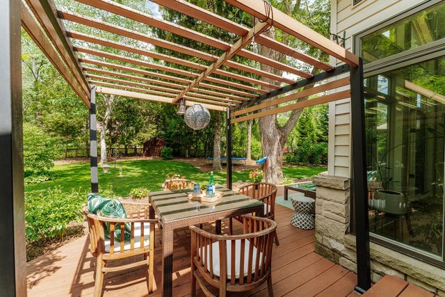2045 Hawthorne DRIVE, Elm Grove, WI 53122