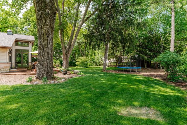 2045 Hawthorne DRIVE, Elm Grove, WI 53122