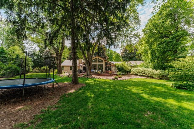 2045 Hawthorne DRIVE, Elm Grove, WI 53122