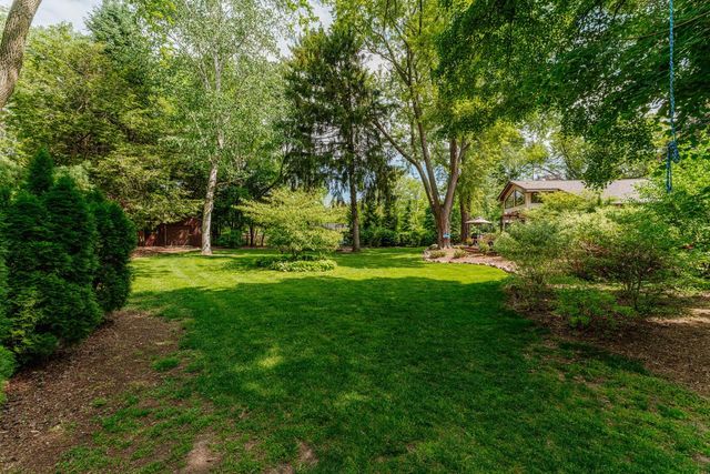 2045 Hawthorne DRIVE, Elm Grove, WI 53122