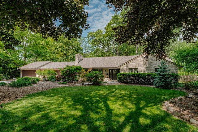 2045 Hawthorne DRIVE, Elm Grove, WI 53122
