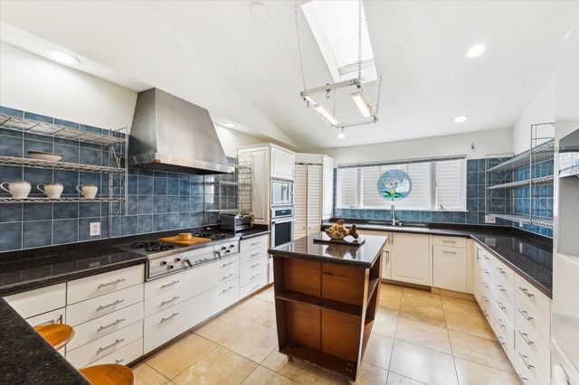 2414 Baycrest Drive, Houston, TX 77058