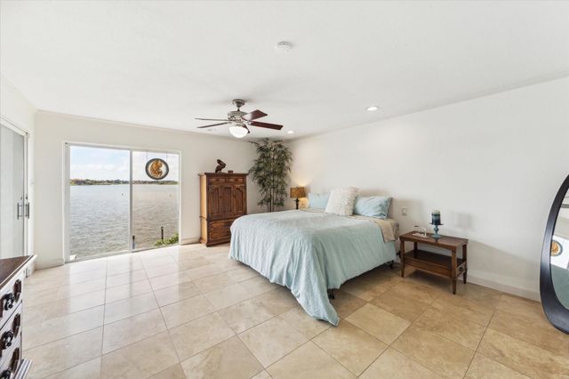 2414 Baycrest Drive, Houston, TX 77058