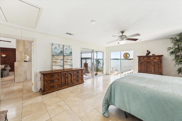 2414 Baycrest Drive, Houston, TX 77058