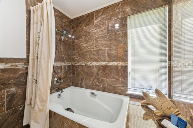 2414 Baycrest Drive, Houston, TX 77058