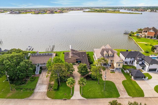 2414 Baycrest Drive, Houston, TX 77058