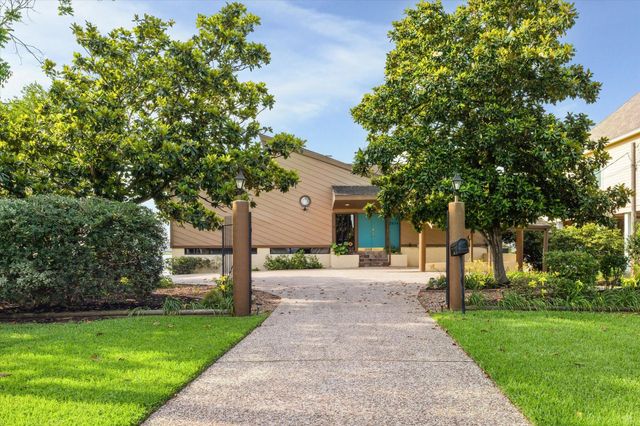 2414 Baycrest Drive, Houston, TX 77058