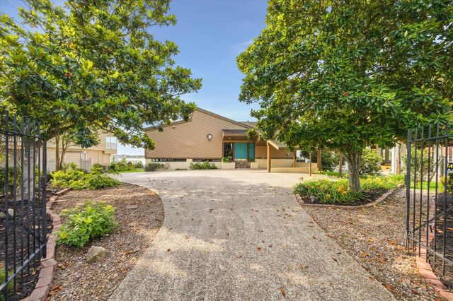 2414 Baycrest Drive, Houston, TX 77058