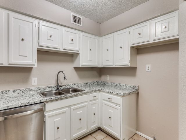 121 - 123 Allencrest Drive, White Settlement, TX 76108