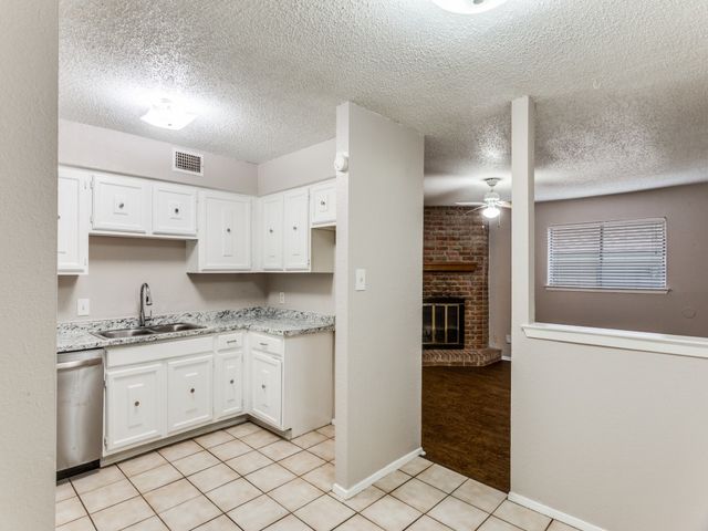 121 - 123 Allencrest Drive, White Settlement, TX 76108