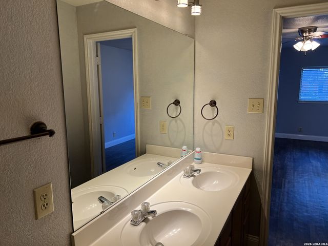 7 Latrobe Post, San Antonio, TX 78240