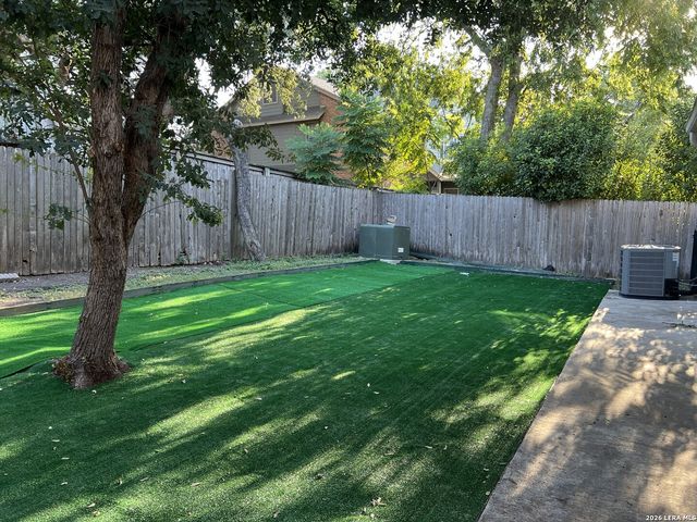 7 Latrobe Post, San Antonio, TX 78240