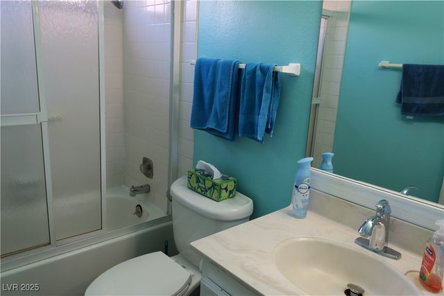 6824 Calella Drive, Las Vegas, NV 89103