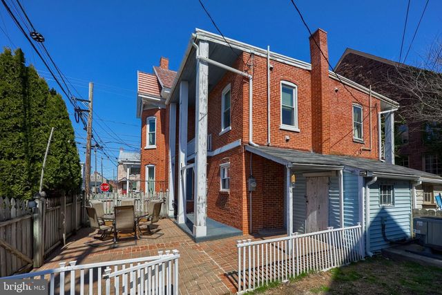 14 W ORANGE ST, Lititz, PA 17543