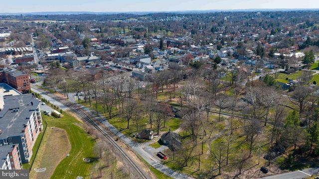 14 W ORANGE ST, Lititz, PA 17543