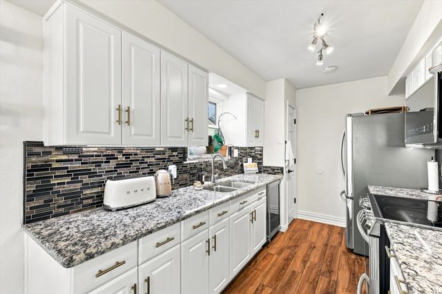 6203 Big Springs Drive, Arlington, TX 76001