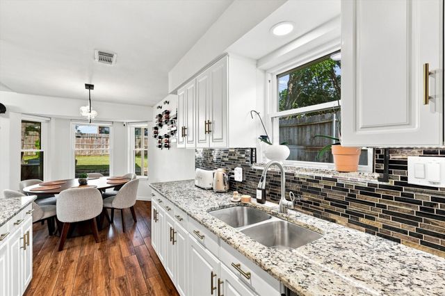 6203 Big Springs Drive, Arlington, TX 76001