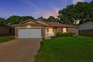 6203 Big Springs Drive, Arlington, TX 76001