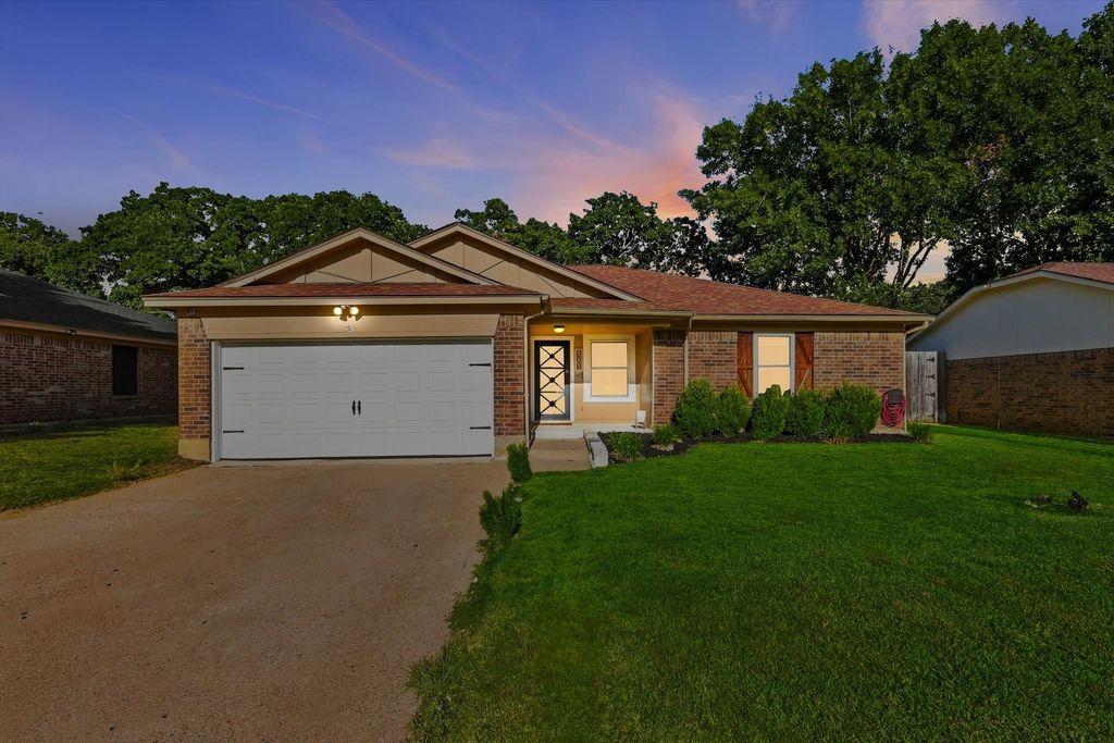 6203 Big Springs Drive, Arlington, TX 76001