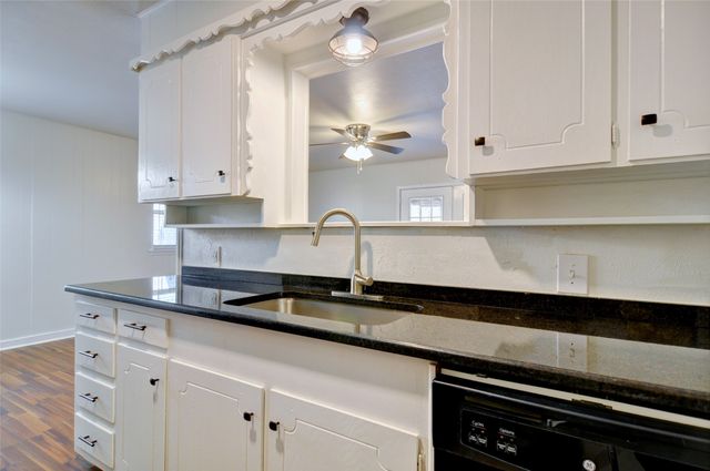 208 Rolling Hills Drive, Aledo, TX 76008