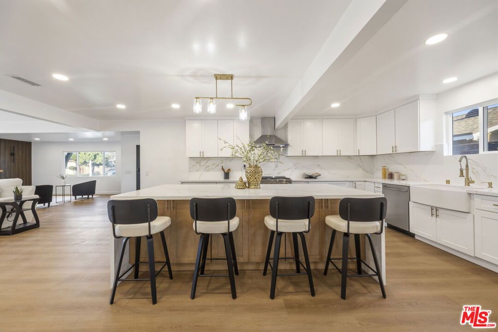 Image 10 of property listing at 19203 Galway Avenue, Carson, CA 90746