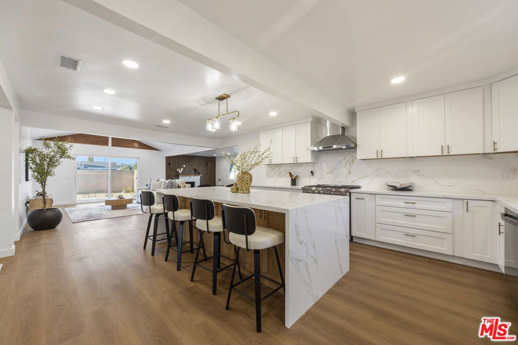 Image 11 of property listing at 19203 Galway Avenue, Carson, CA 90746