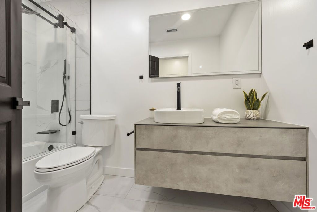 Image 42 of property listing at 19203 Galway Avenue, Carson, CA 90746