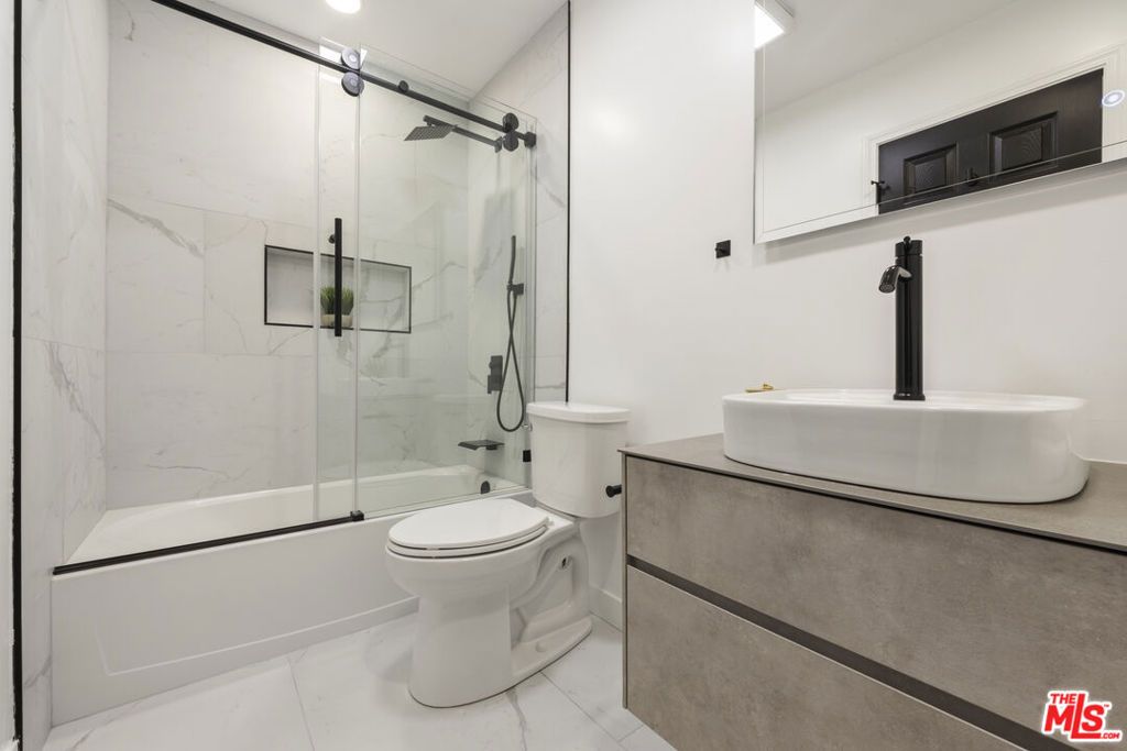 Image 44 of property listing at 19203 Galway Avenue, Carson, CA 90746