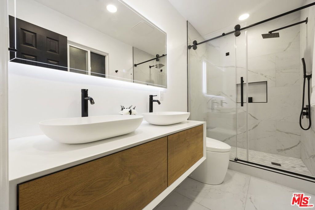 Image 54 of property listing at 19203 Galway Avenue, Carson, CA 90746